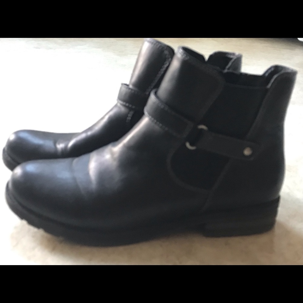 Black ankle boots.